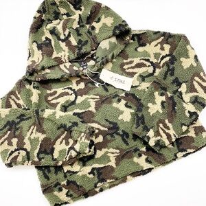 iJoah camouflage print fleece cropped hoodie